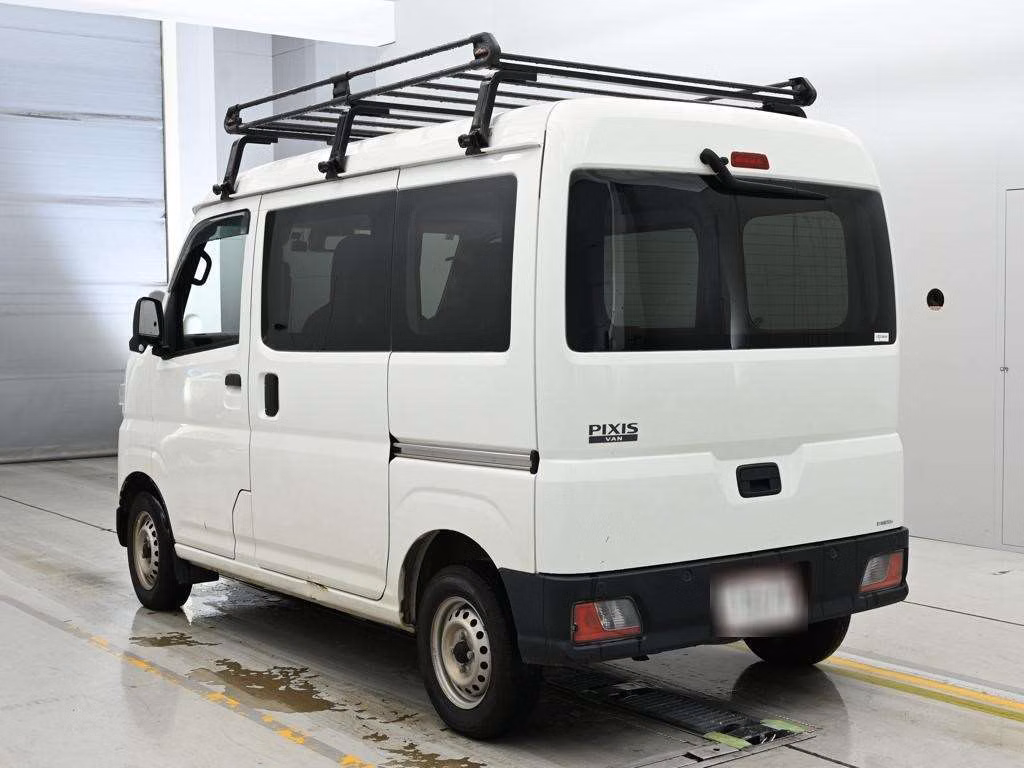 TOYOTA PIXIS VAN