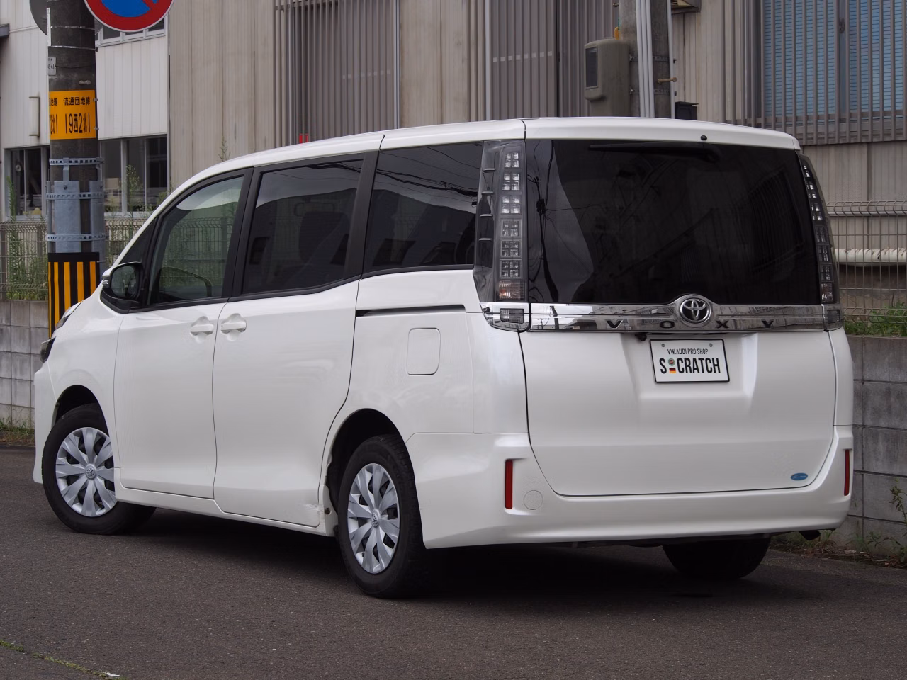 TOYOTA VOXY