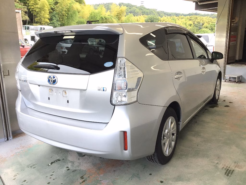 TOYOTA PRIUS ALPHA