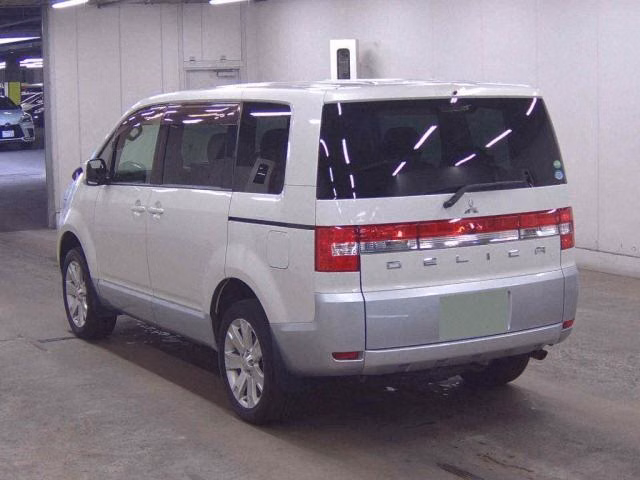 Mitsubishi Delica D:5