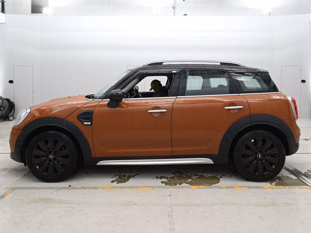 MINI CROSSOVER