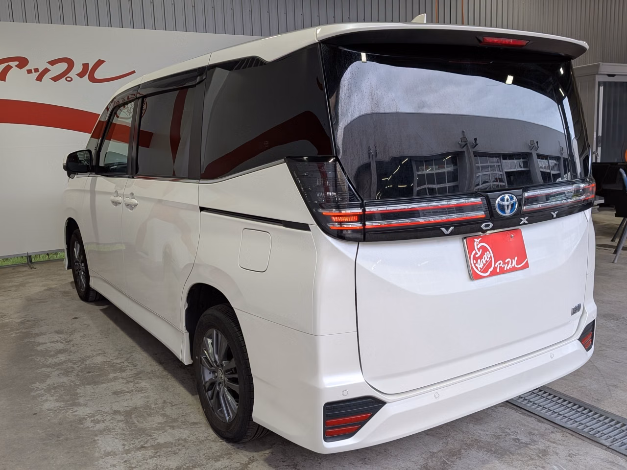 TOYOTA VOXY