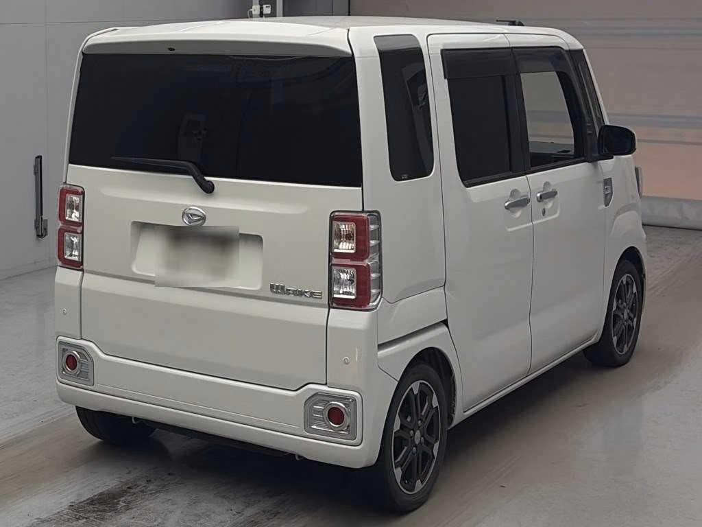 DAIHATSU WAKE