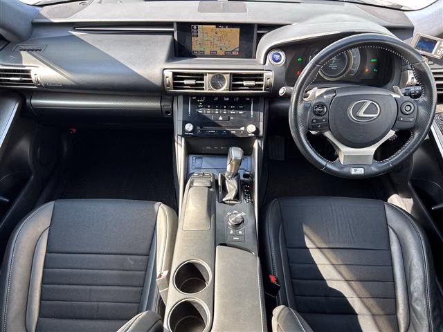 LEXUS IS300H