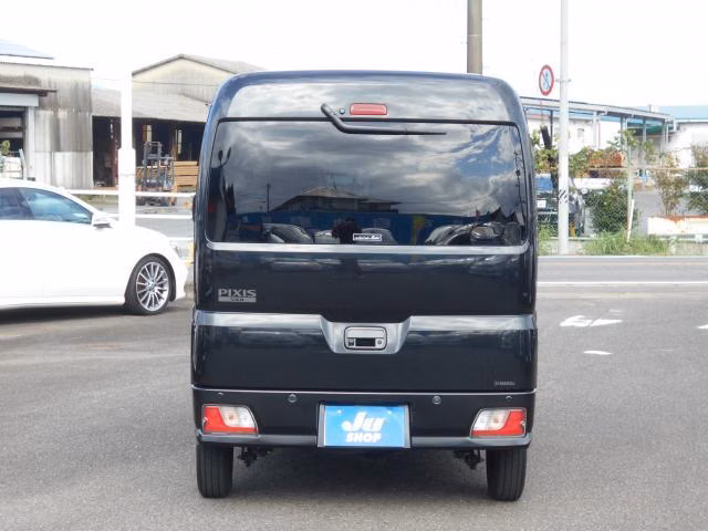 TOYOTA PIXIS VAN