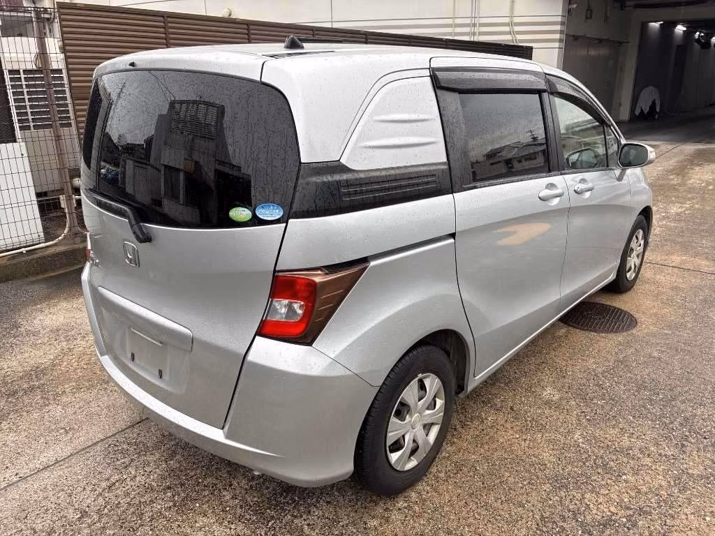 HONDA FREED SPIKE