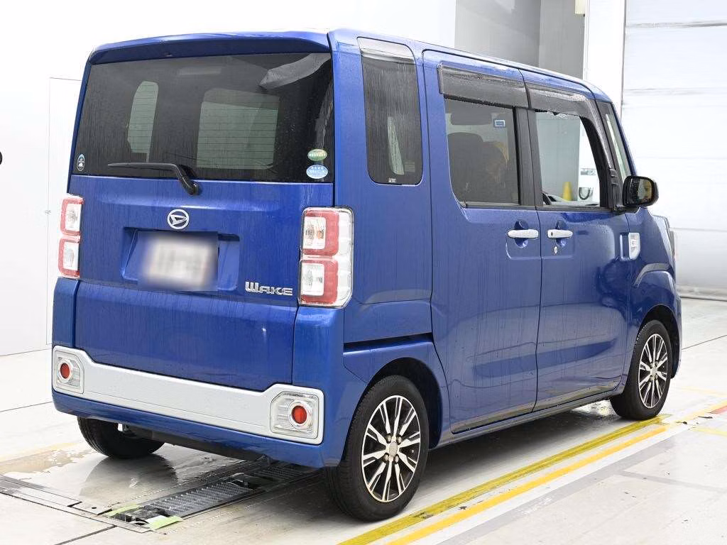 DAIHATSU WAKE