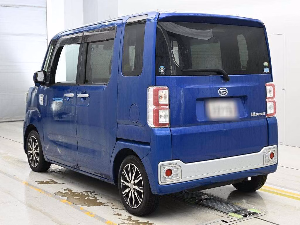 DAIHATSU WAKE