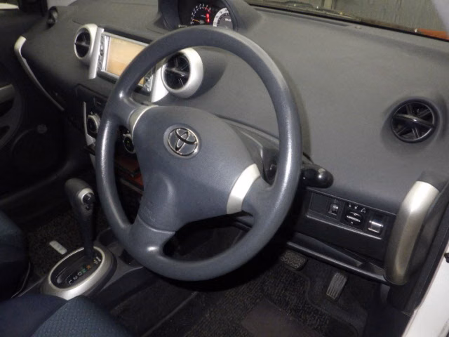 TOYOTA IST