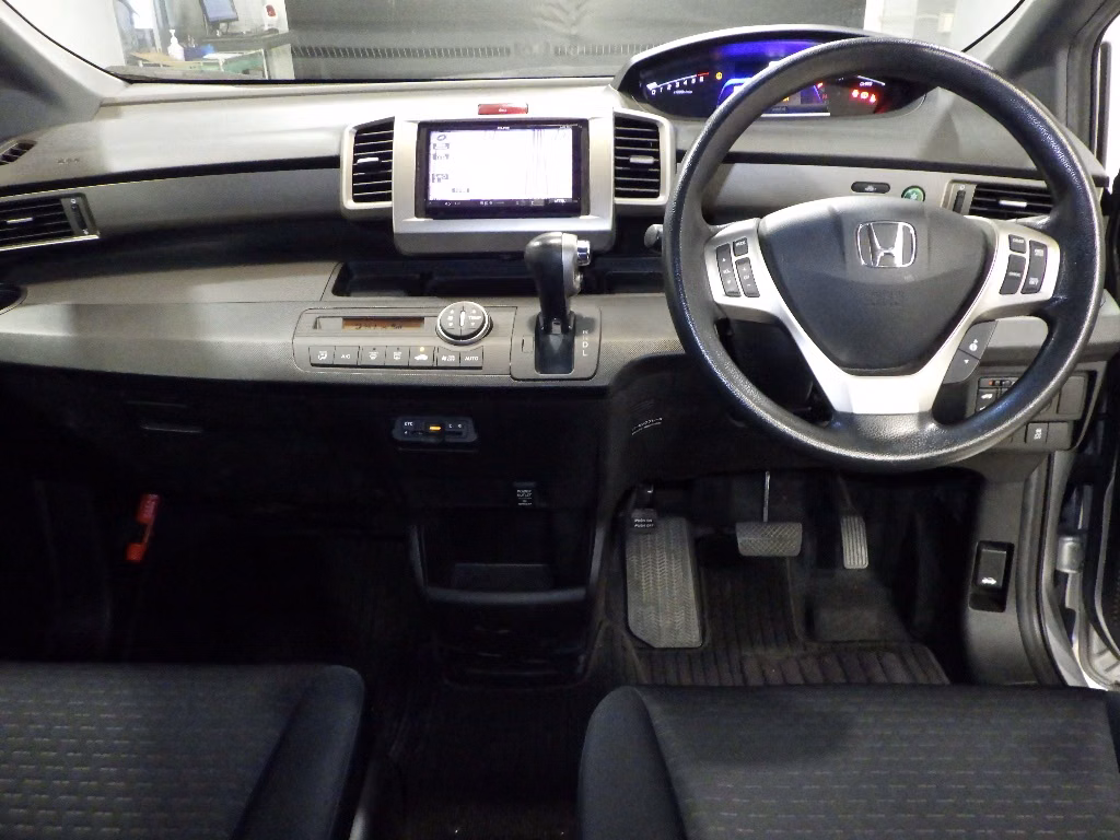 HONDA FREED SPIKE