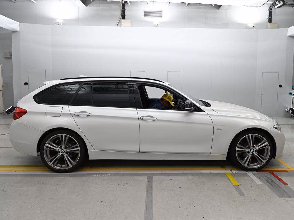 BMW 3-SERIES