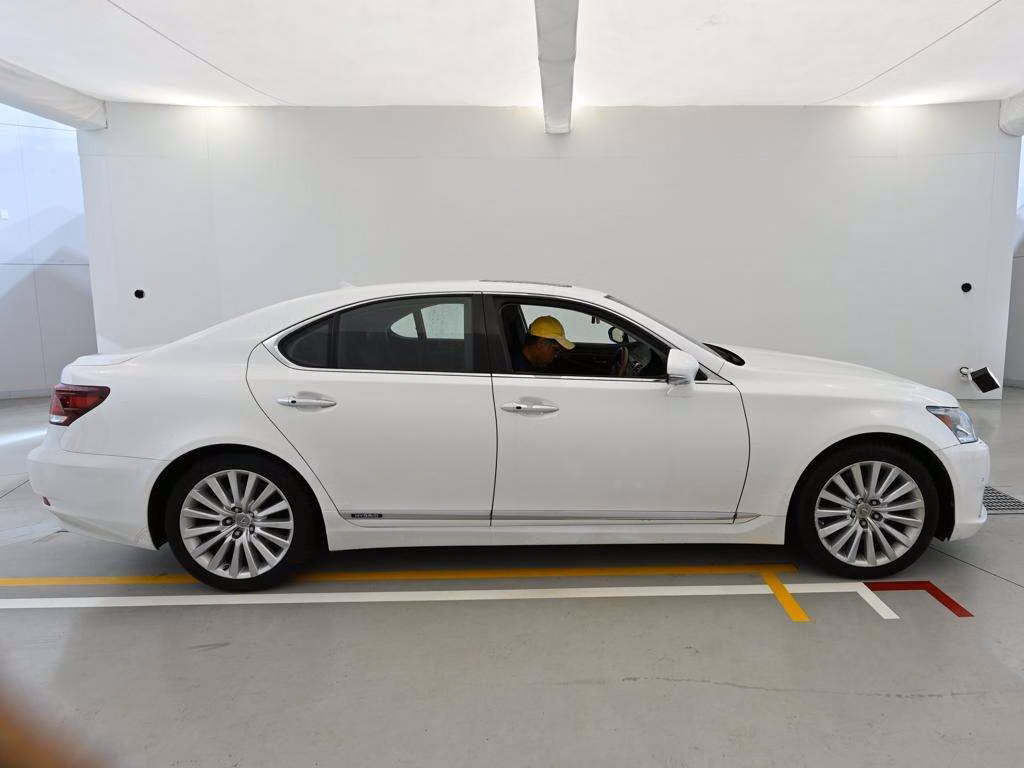 Lexus LS600h
