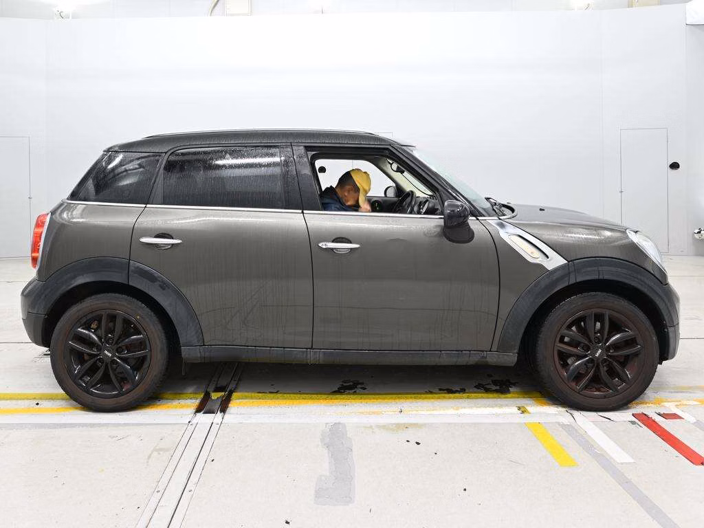MINI CROSSOVER
