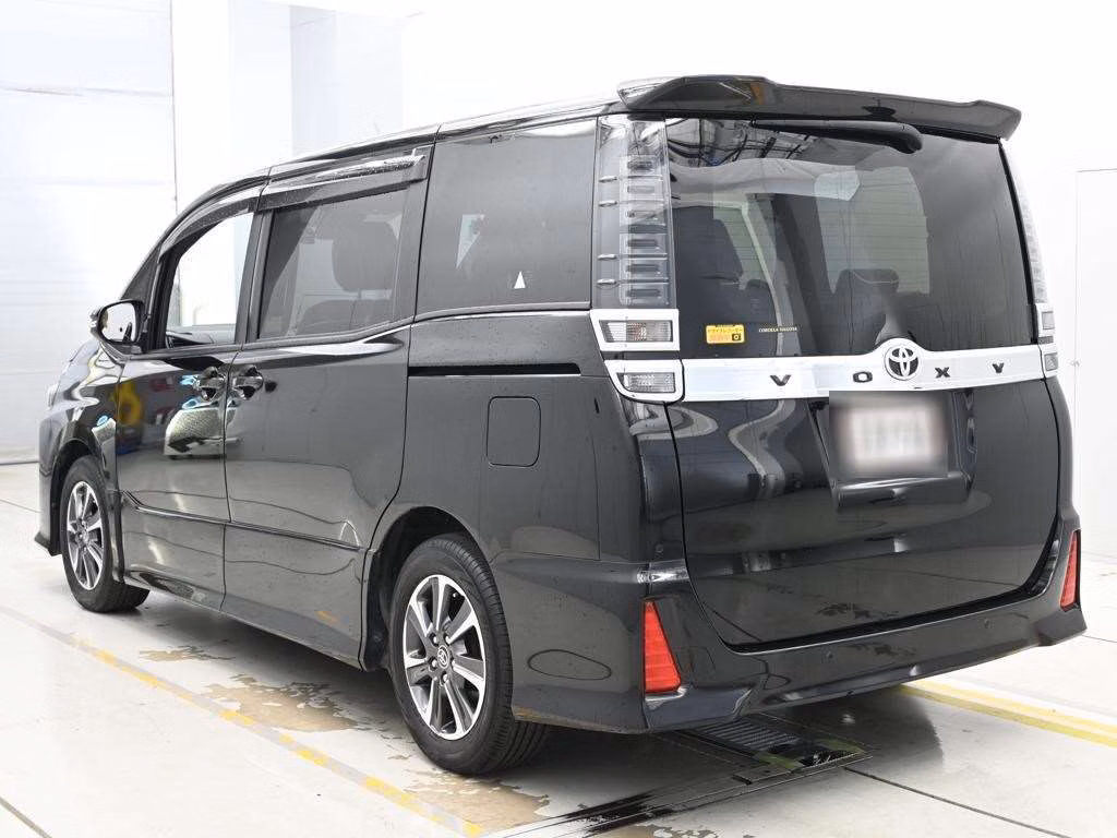 TOYOTA VOXY