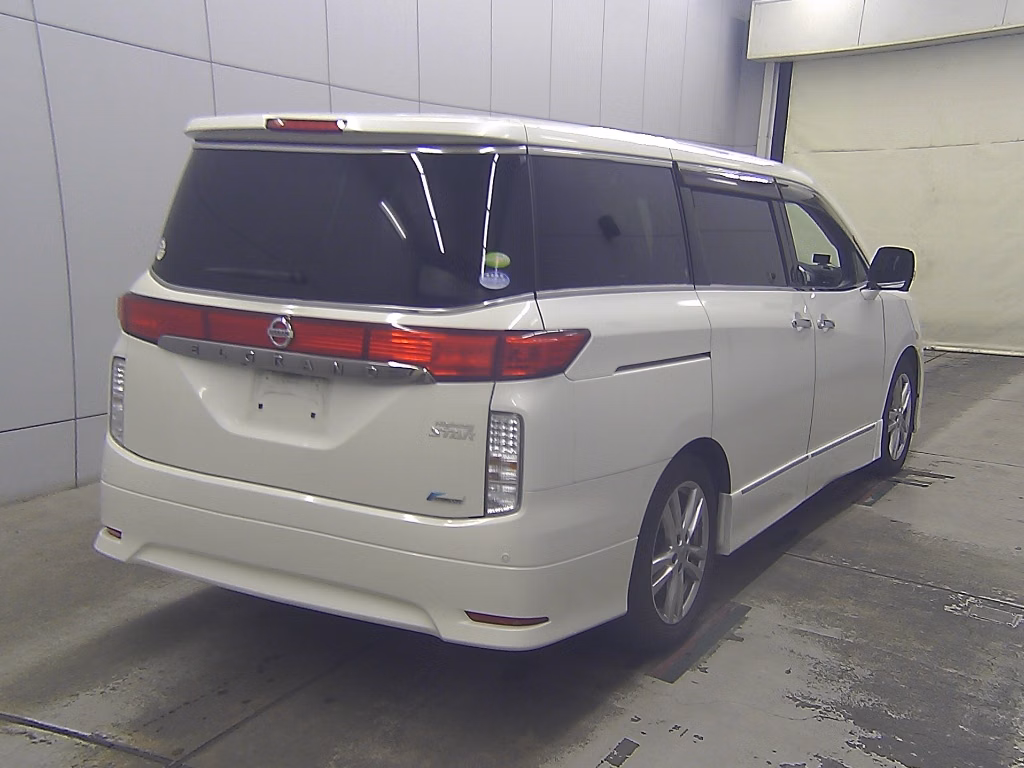 NISSAN ELGRAND