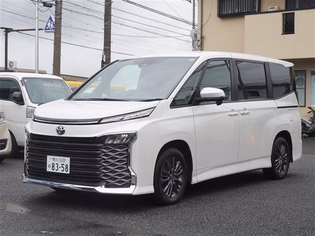 TOYOTA VOXY