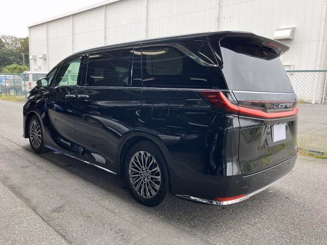 LEXUS LM500H