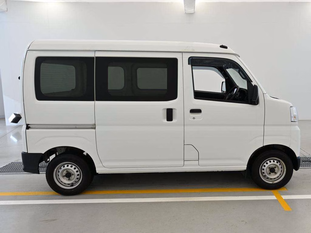 TOYOTA PIXIS VAN