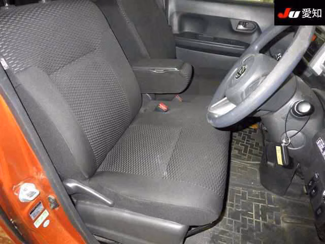 DAIHATSU WAKE