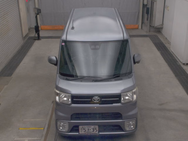 TOYOTA PIXIS MEGA