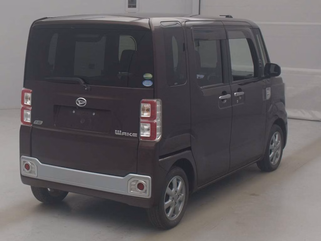 DAIHATSU WAKE