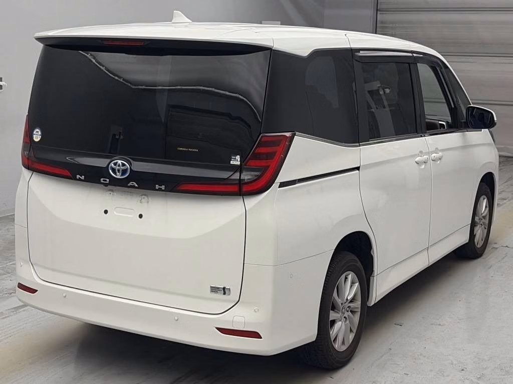 TOYOTA NOAH
