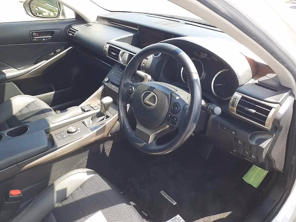 Lexus IS300h