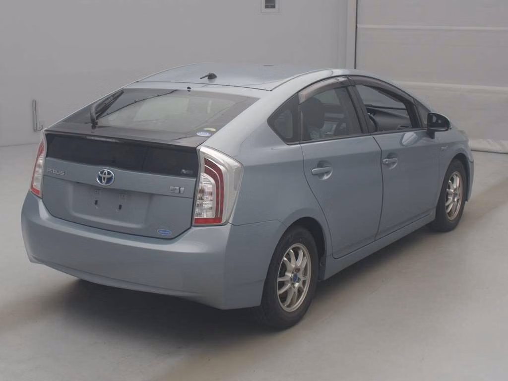 TOYOTA PRIUS