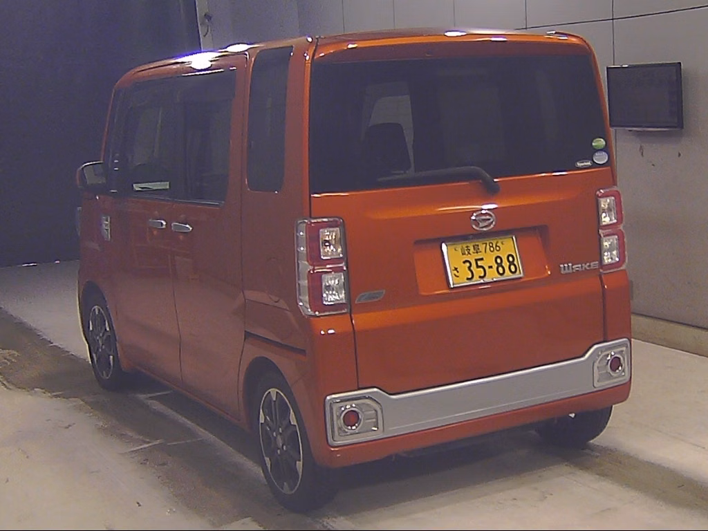 DAIHATSU WAKE