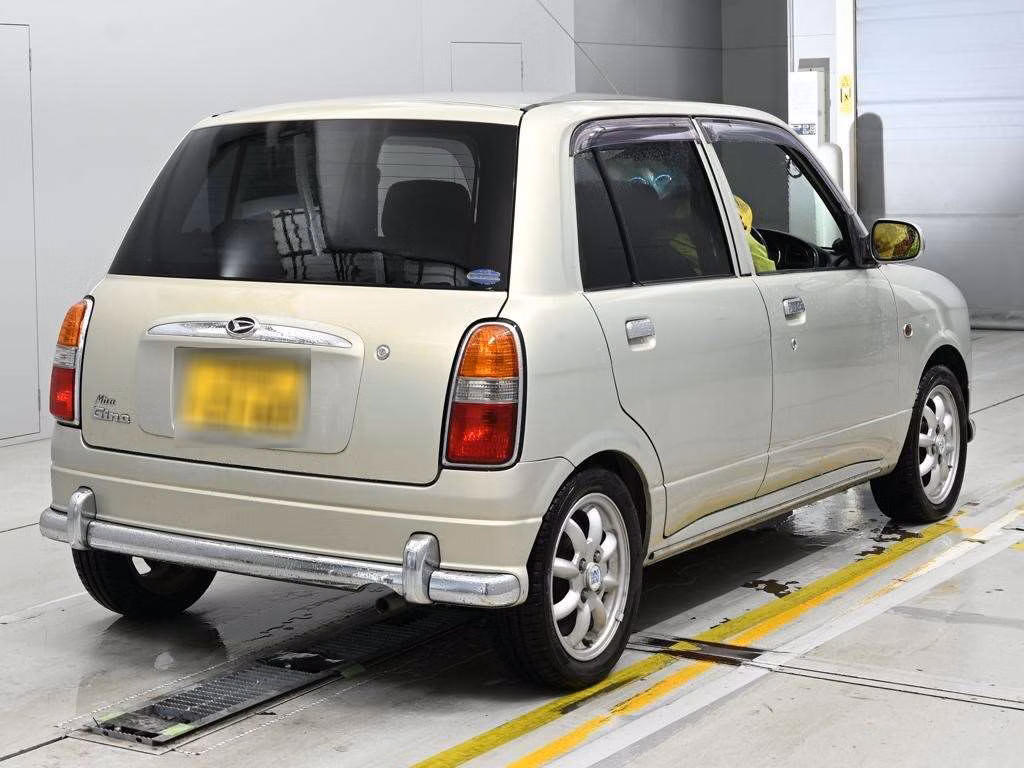 Daihatsu Mira Gino