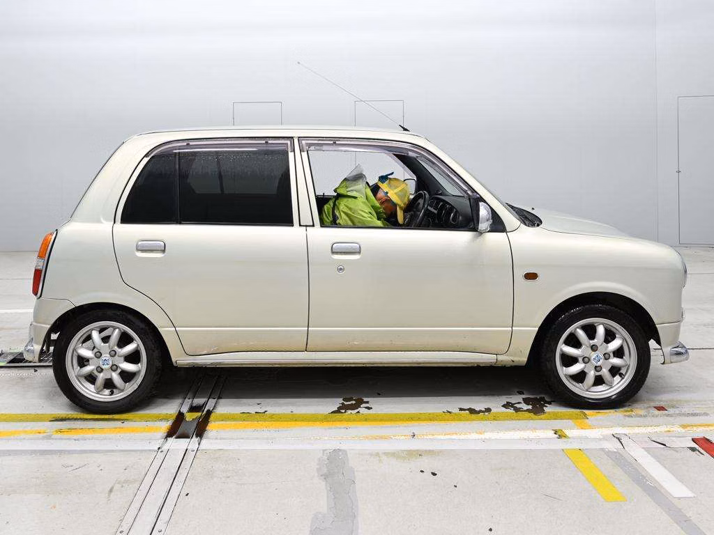 Daihatsu Mira Gino