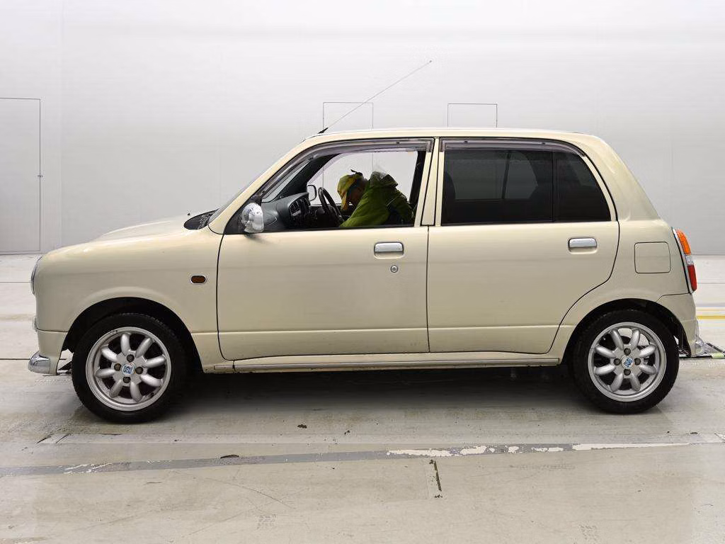 Daihatsu Mira Gino