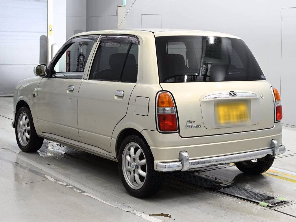 Daihatsu Mira Gino