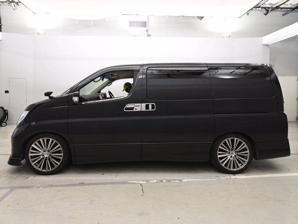 NISSAN ELGRAND