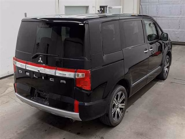 Mitsubishi Delica D:5