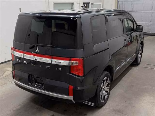 Mitsubishi Delica D:5