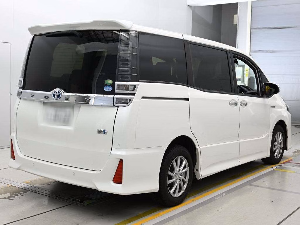TOYOTA VOXY