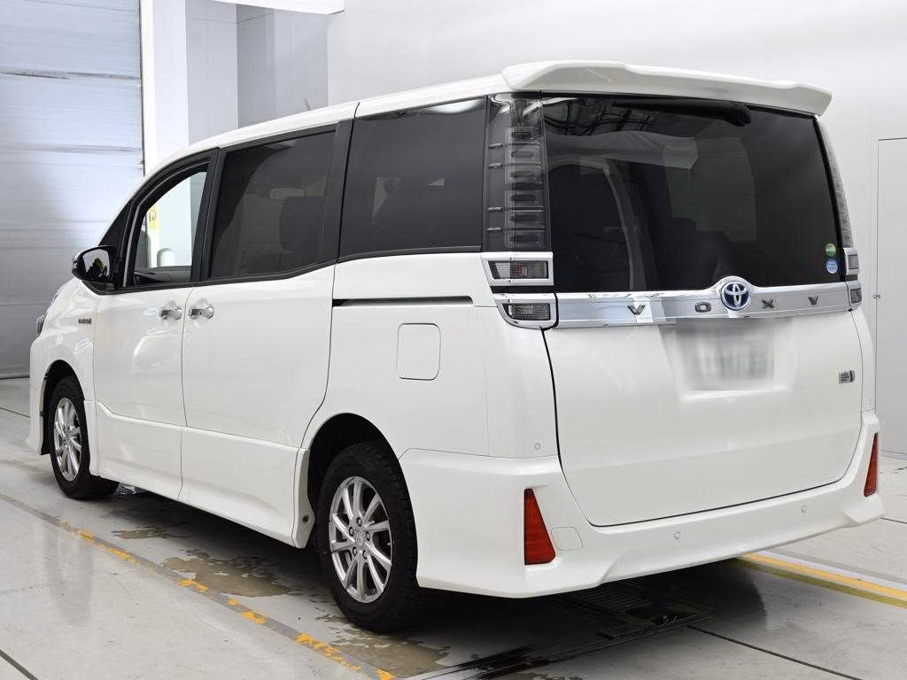 TOYOTA VOXY