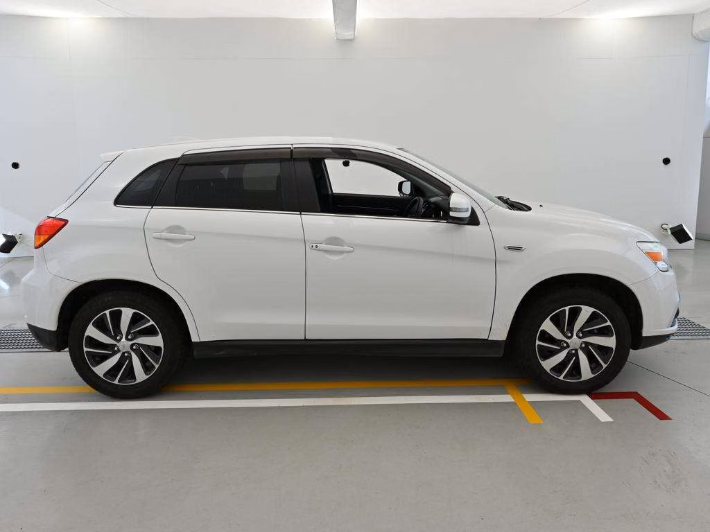 MITSUBISHI RVR