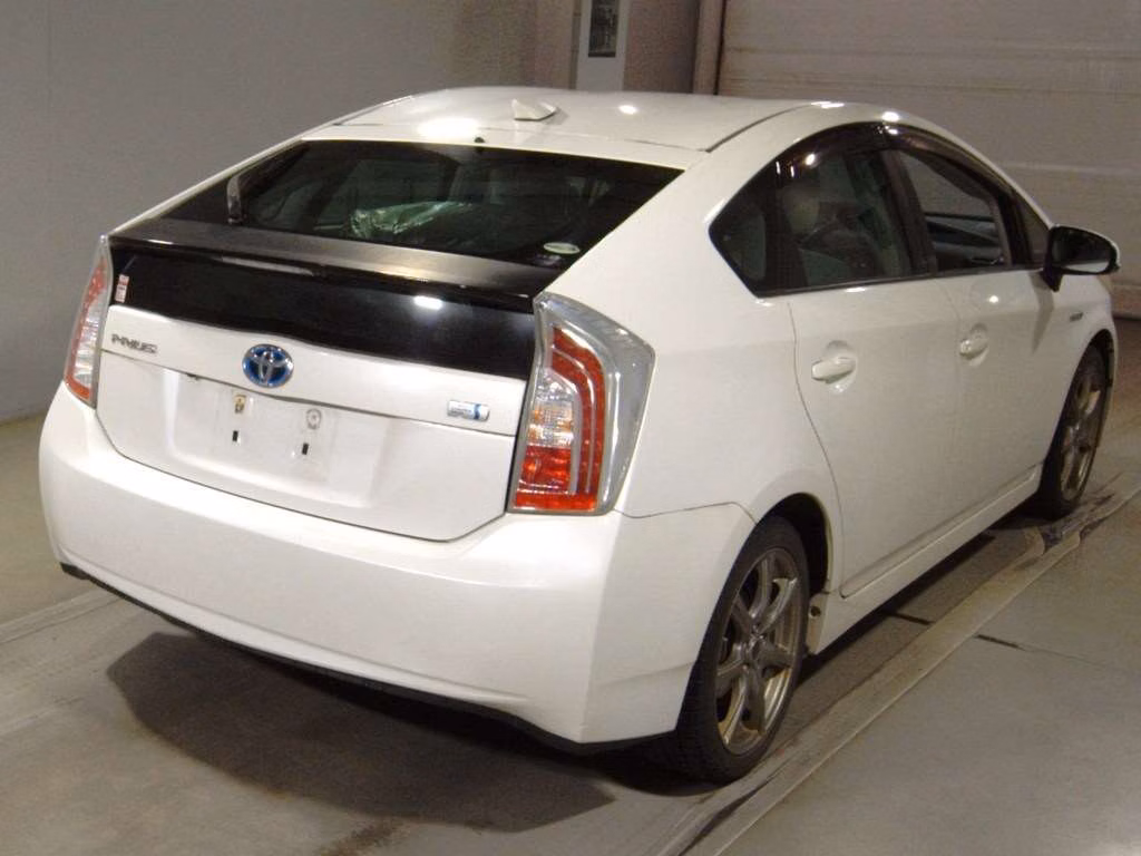 TOYOTA PRIUS