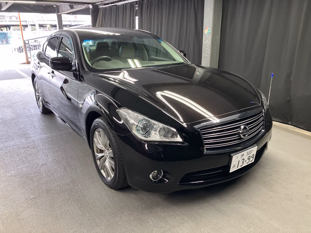 NISSAN FUGA