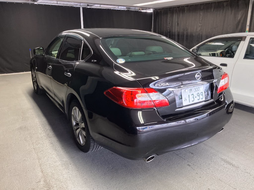 NISSAN FUGA