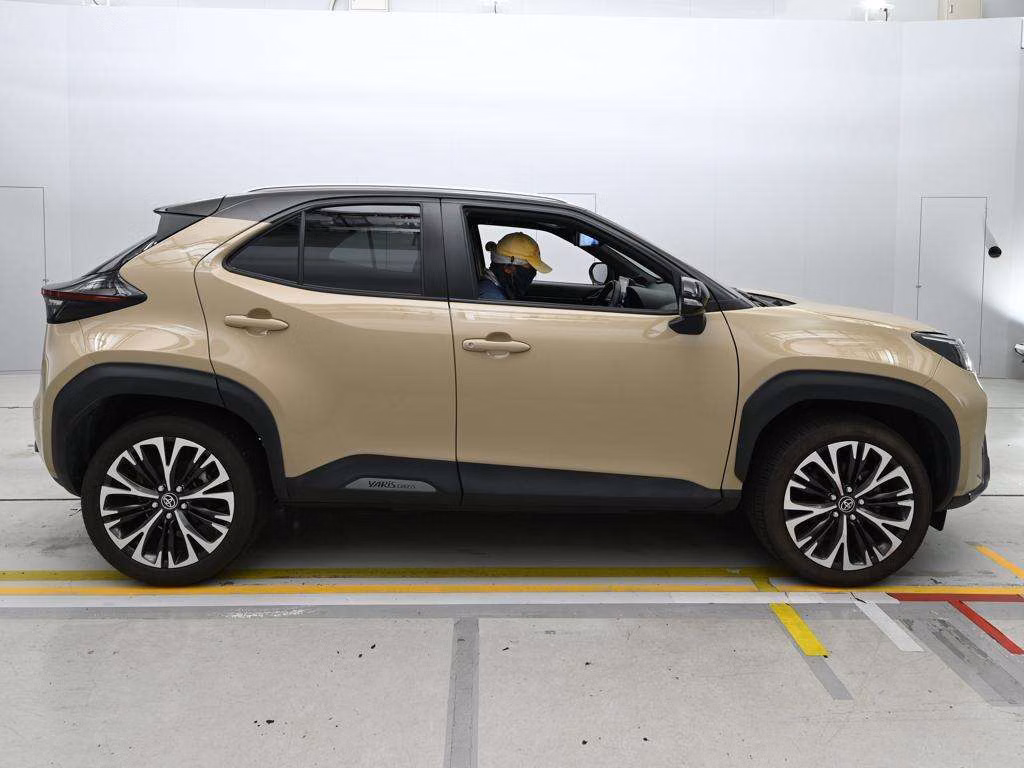 TOYOTA YARIS CROSS