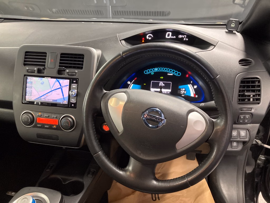 NISSAN LEAF