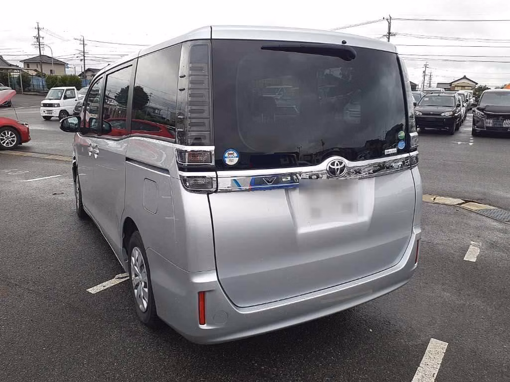 TOYOTA VOXY