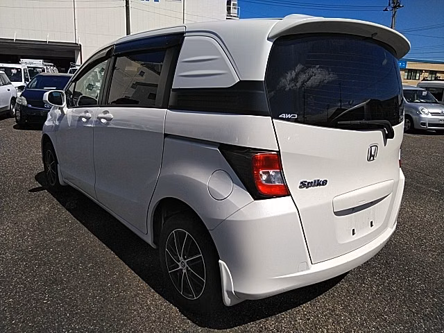HONDA FREED SPIKE