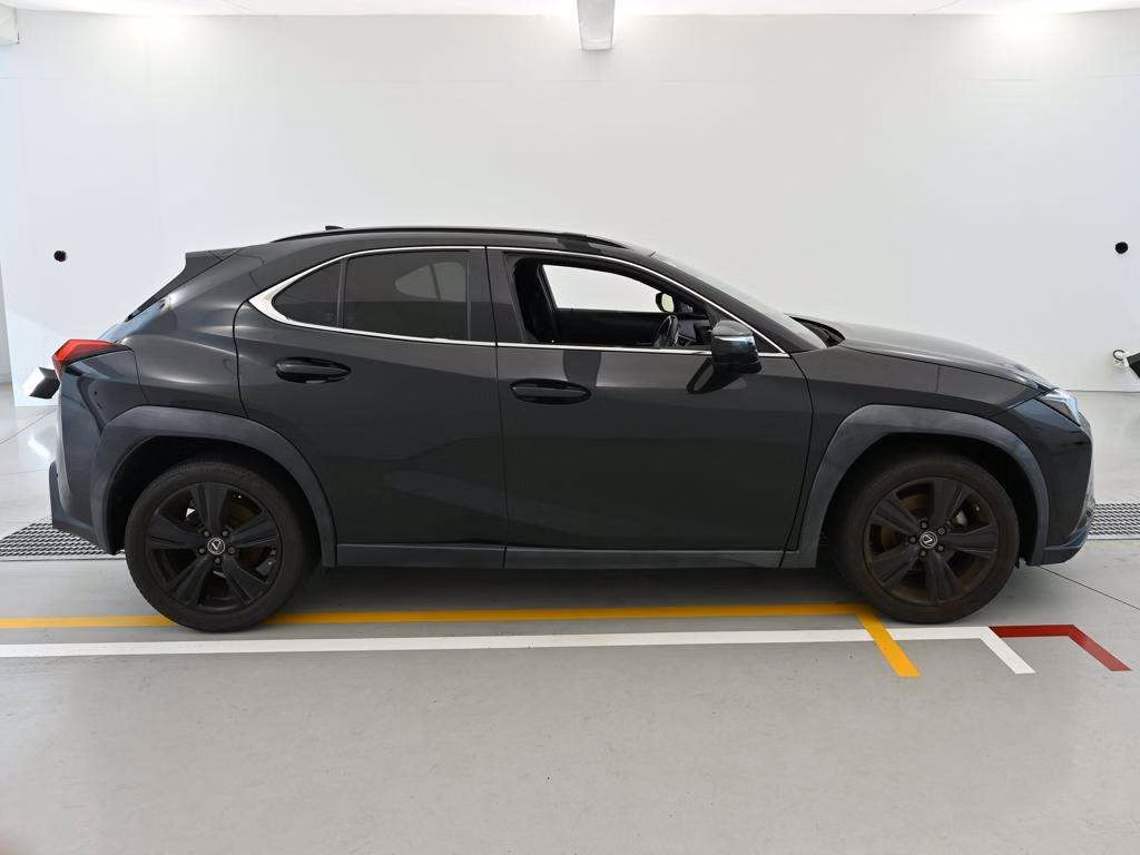 LEXUS UX200