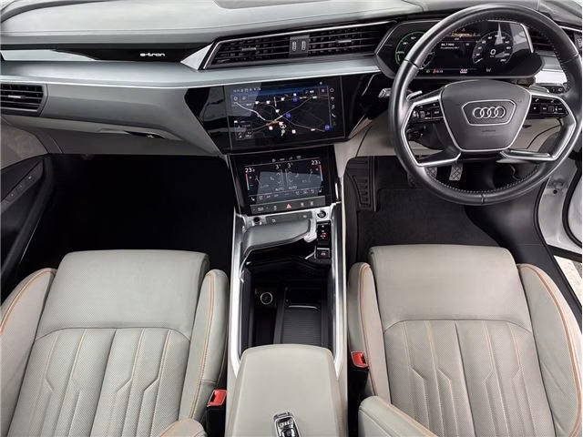 AUDI E-TRON