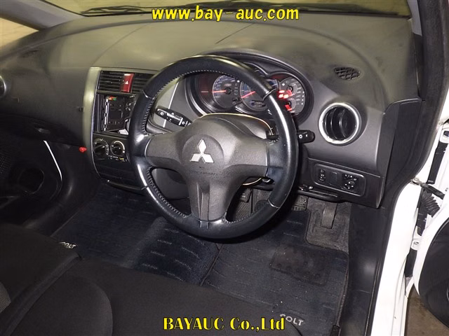 MITSUBISHI COLT