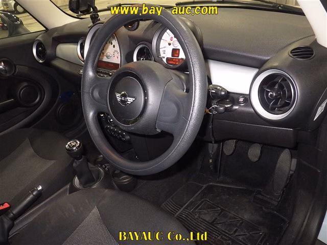 MINI HATCH